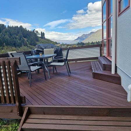 Hot Tub And Views Over Central Queenstown - Entire Holiday House Exterior photo