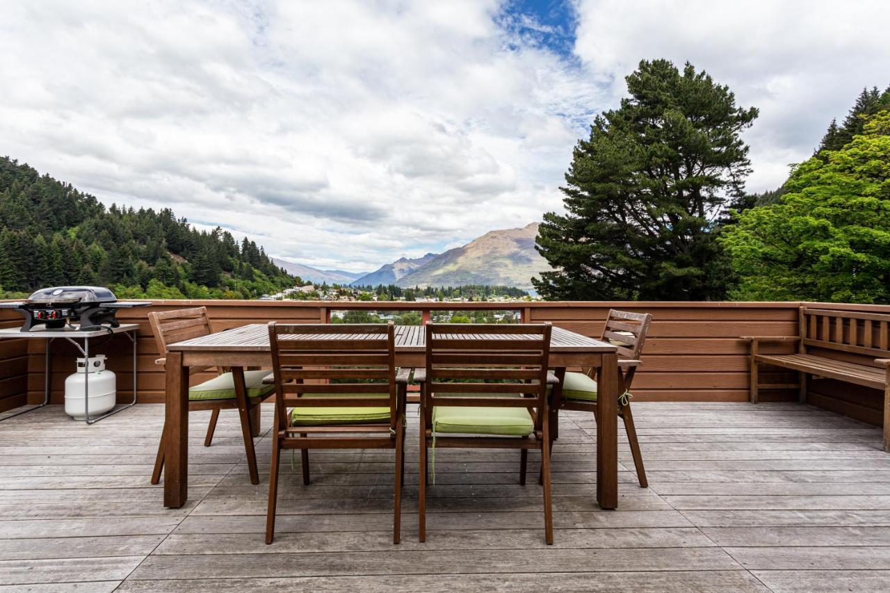 Hot Tub And Views Over Central Queenstown - Entire Holiday House Exterior photo