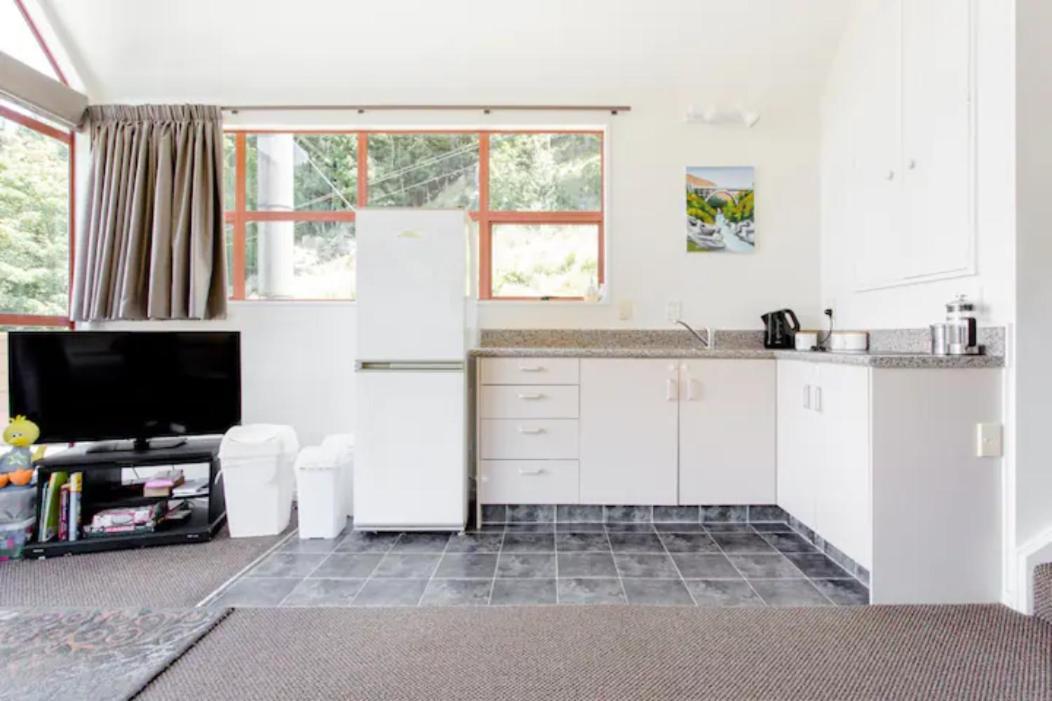Hot Tub And Views Over Central Queenstown - Entire Holiday House Exterior photo