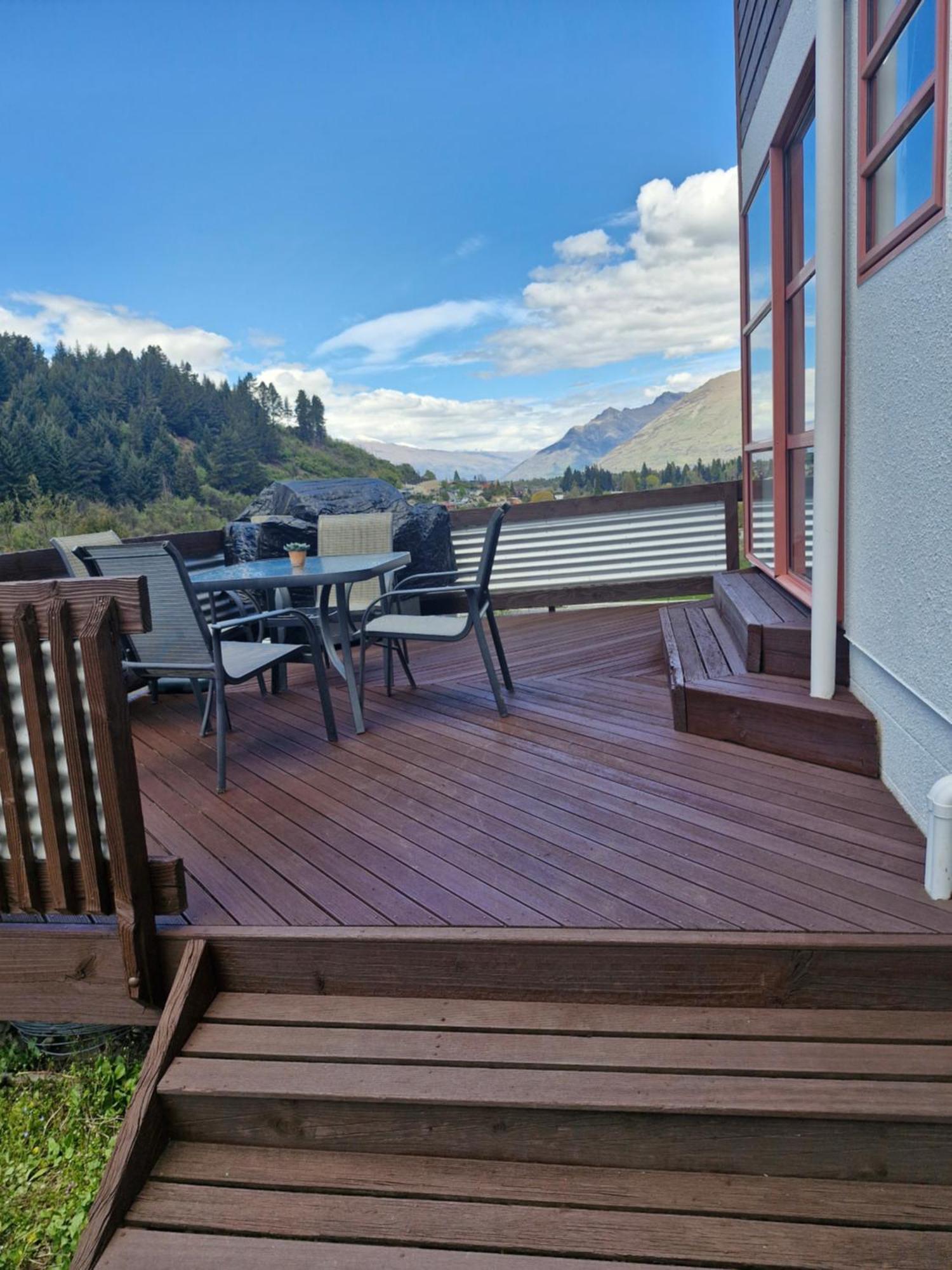 Hot Tub And Views Over Central Queenstown - Entire Holiday House Exterior photo